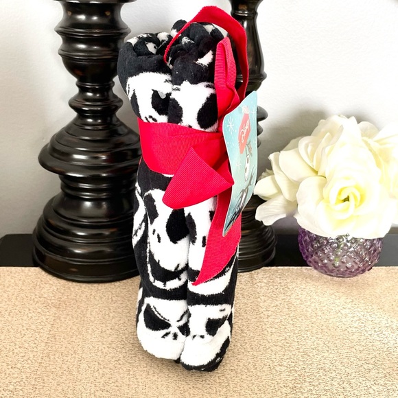 New Set of 2 The Nightmare Before Christmas Santa Jack Skellington Hand Towels - Picture 4 of 6
